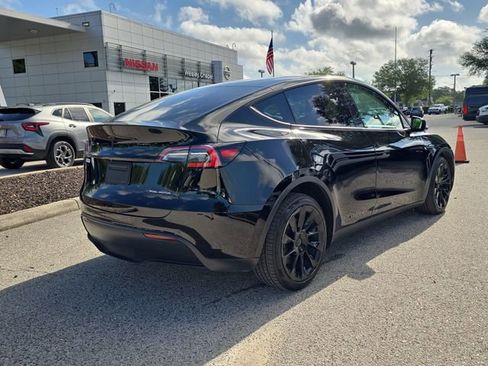 Used 2021 Tesla Model Y Long Range AWD/4WD image 7