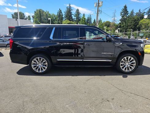 Used 2023 GMC Yukon XL Denali w/ Advanced Technology Package AWD/4WD image 8