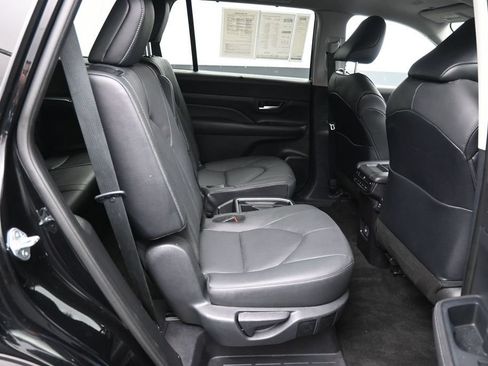 Used 2024 Toyota Grand Highlander AWD image 25