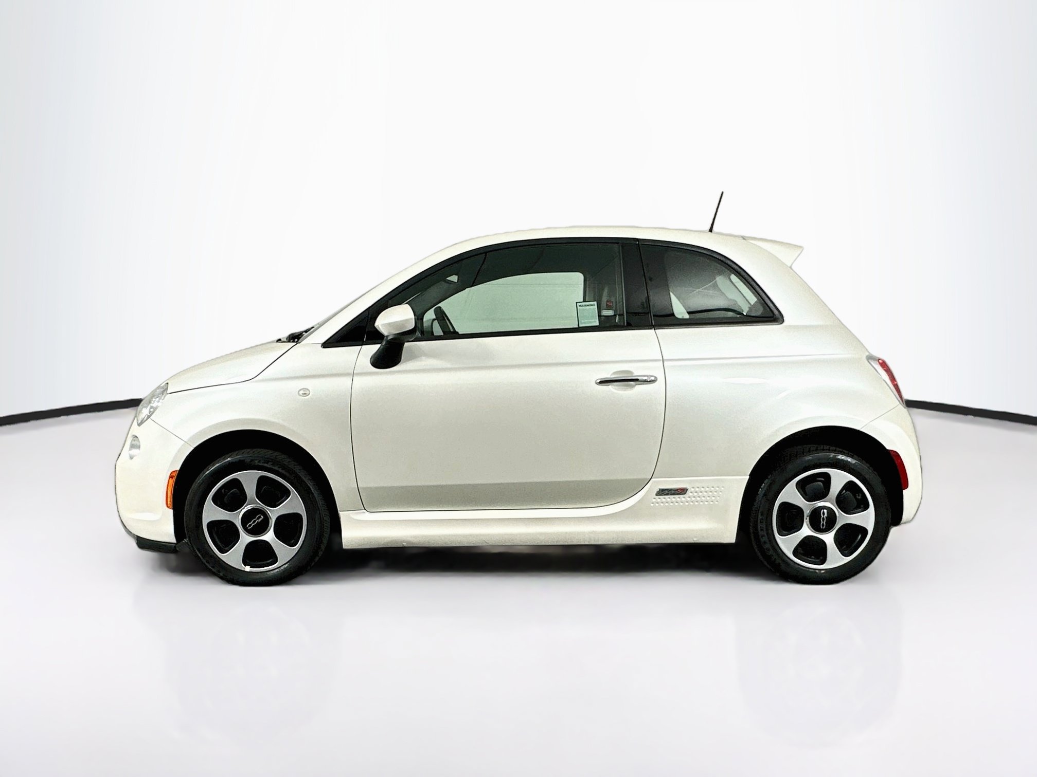 Used 2016 FIAT 500 e FWD image 4