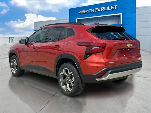 Used 2024 Chevrolet Trax LT FWD image 7