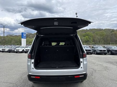 Used 2024 Jeep Wagoneer Series II w/ Flexible Seating Group AWD/4WD image 22