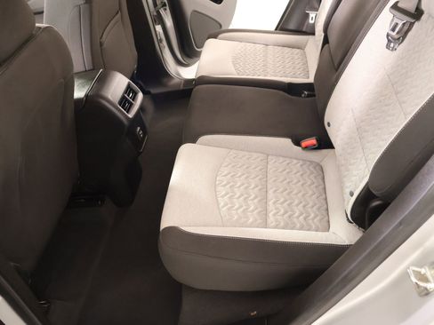 Used 2022 Chevrolet Equinox LT FWD image 11