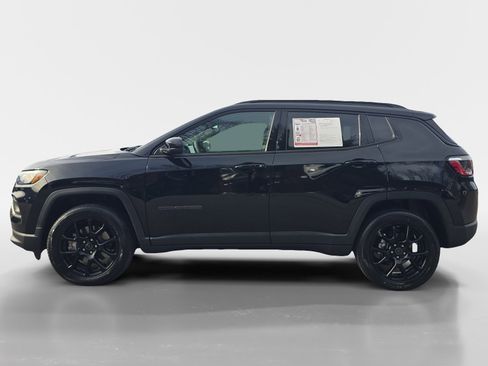 Used 2026 Jeep Compass Latitude image 2