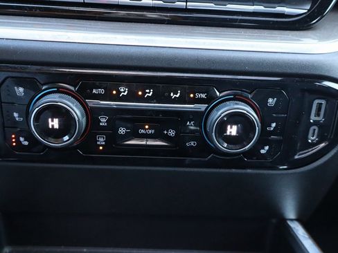 Used 2022 Chevrolet Silverado 1500 High Country image 10