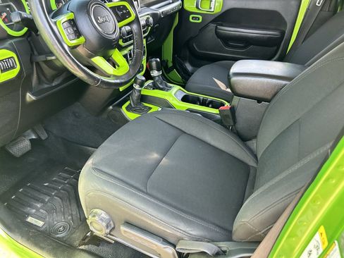 Used 2018 Jeep Wrangler Unlimited Sport S AWD/4WD image 30