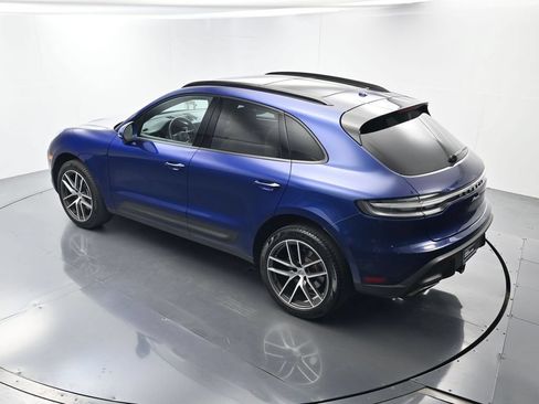 Certified 2025 Porsche Macan AWD/4WD image 36