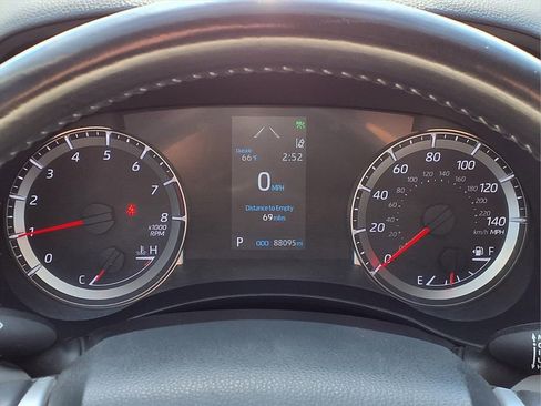 Used 2022 Toyota Highlander LE image 29