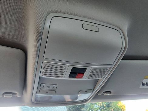Used 2015 Volkswagen Tiguan S FWD image 21