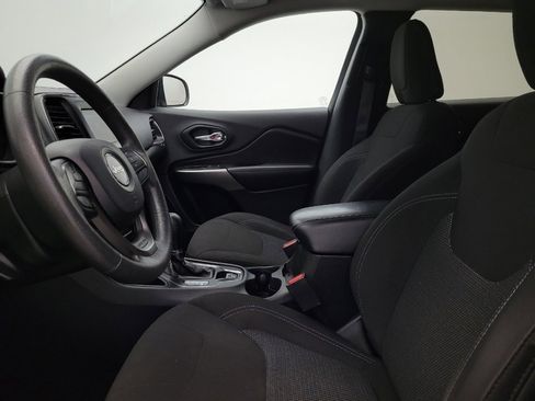 Used 2019 Jeep Cherokee Latitude w/ Popular Appearance Group image 17