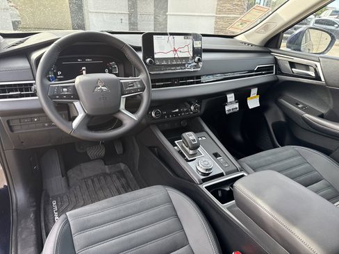 New 2025 Mitsubishi Outlander SE image 6