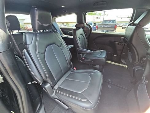 Used 2025 Chrysler Pacifica Select FWD image 29