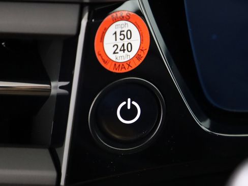 Used 2024 Porsche Macan 4 Electric image 29