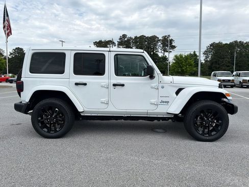Used 2024 Jeep Wrangler Unlimited Sahara AWD/4WD image 8