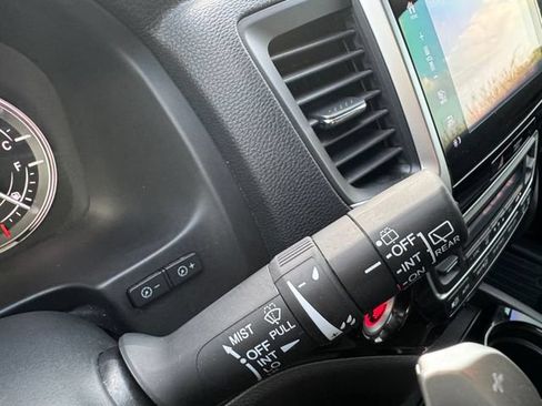 Used 2018 Honda Pilot Touring image 12