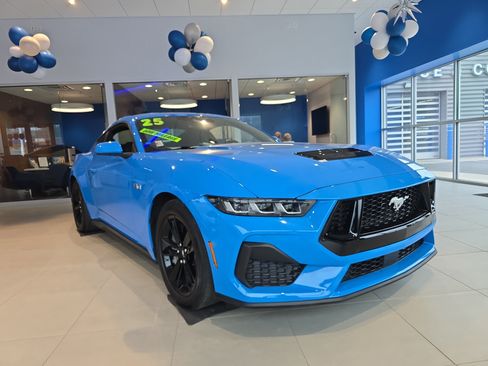 Used 2025 Ford Mustang GT RWD image 1
