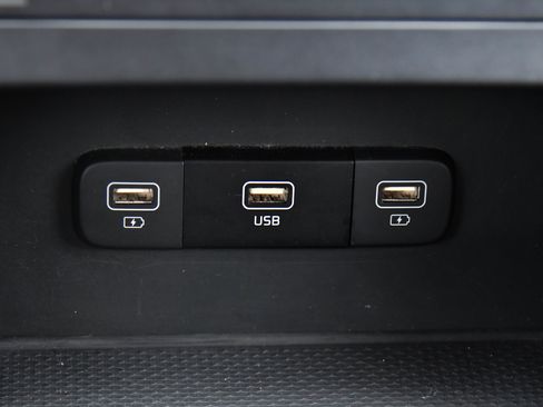 Used 2024 Kia Carnival LX image 24