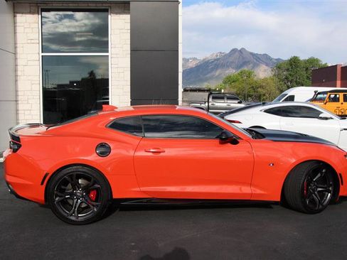 Used 2020 Chevrolet Camaro SS RWD image 9