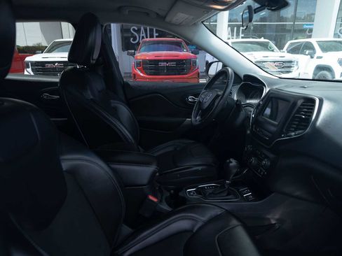 Used 2020 Jeep Cherokee Latitude Plus FWD image 11