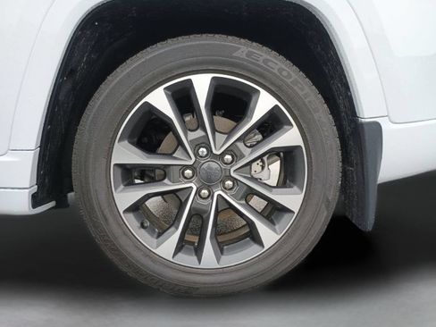 Used 2023 Jeep Grand Cherokee Overland w/ Luxury Tech Group IV AWD/4WD image 34