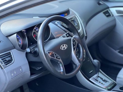 Used 2013 Hyundai Elantra GLS w/ Preferred Pkg image 14