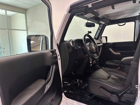 Used 2013 Jeep Wrangler Unlimited Sahara w/ Connectivity Group AWD/4WD image 20