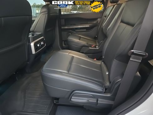 Used 2023 Ford Expedition XLT image 10