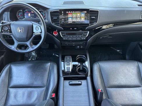 Used 2019 Honda Pilot Touring image 16