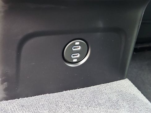 Certified 2024 Porsche Macan AWD/4WD image 24