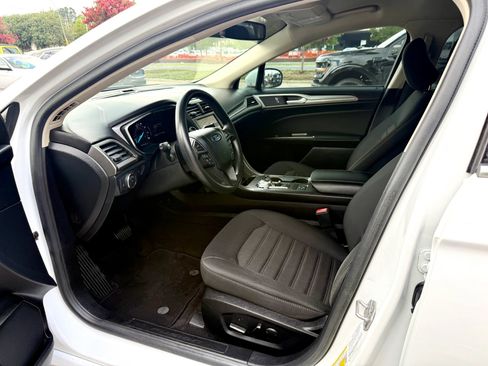 Used 2020 Ford Fusion SE FWD image 9
