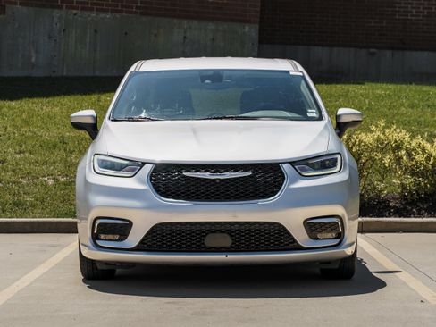 Used 2023 Chrysler Pacifica Touring-L FWD image 28