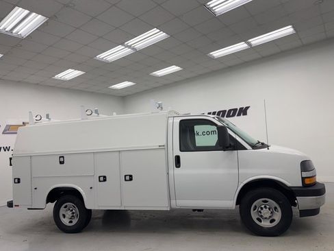 New 2025 Chevrolet Express 3500 w/ Power Convenience Package image 4