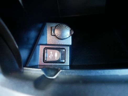 Used 2017 Toyota Camry SE image 33