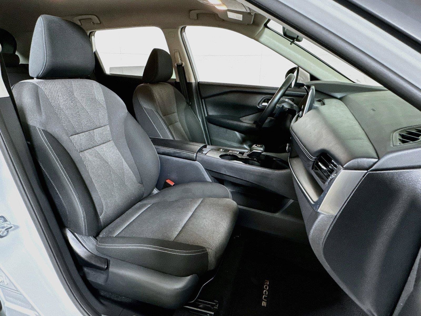 Used 2025 Nissan Rogue SV FWD image 24
