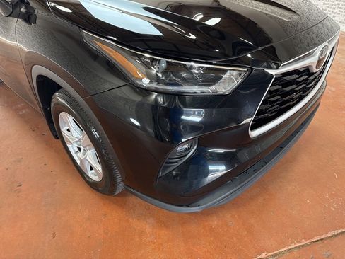 Used 2021 Toyota Highlander LE image 9