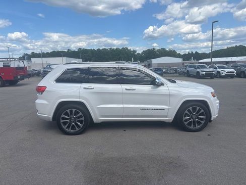 Used 2017 Jeep Grand Cherokee Overland AWD/4WD image 2