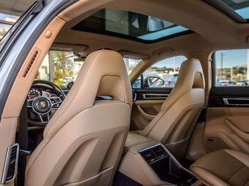 Used 2018 Porsche Panamera image 41