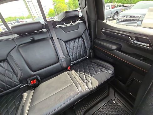 Certified 2024 GMC Sierra 1500 AT4 w/ Technology Package AWD/4WD image 9