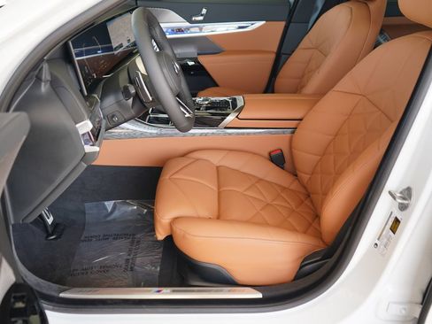 Used 2026 BMW 740i w/ Premium Package RWD image 11