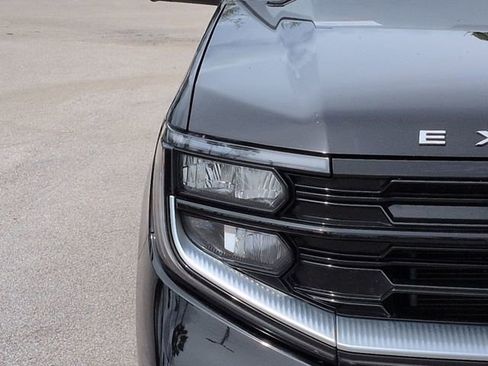 Certified 2025 Ford Expedition Platinum image 10