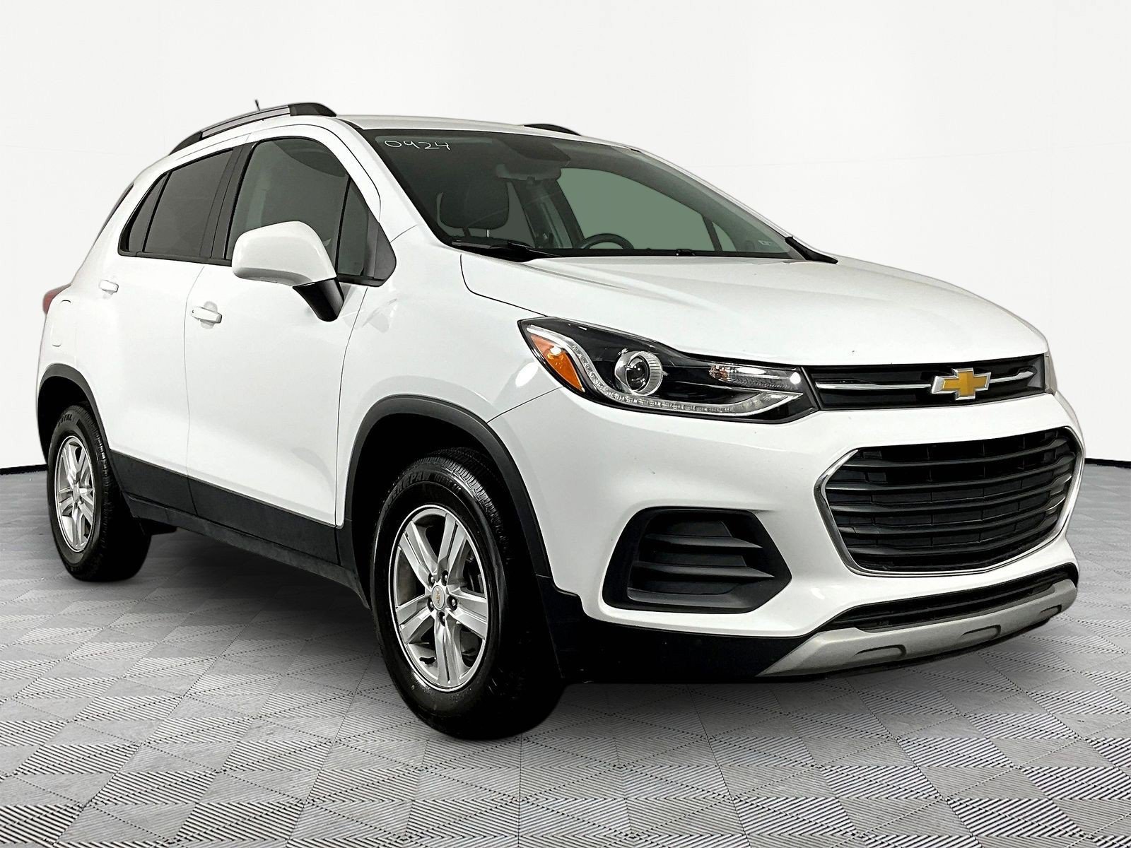 Used 2022 Chevrolet Trax LT w/ LT Convenience Package AWD/4WD image 3