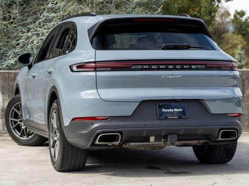 Certified 2026 Porsche Cayenne AWD/4WD image 3