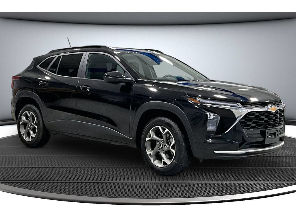 Used 2025 Chevrolet Trax LT FWD image 13