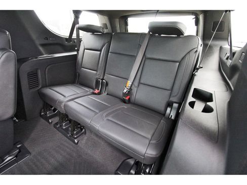 Used 2025 Chevrolet Suburban LT w/ Comfort Package RWD image 13