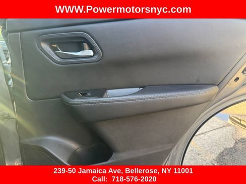 Used 2024 Nissan Rogue SV FWD image 30