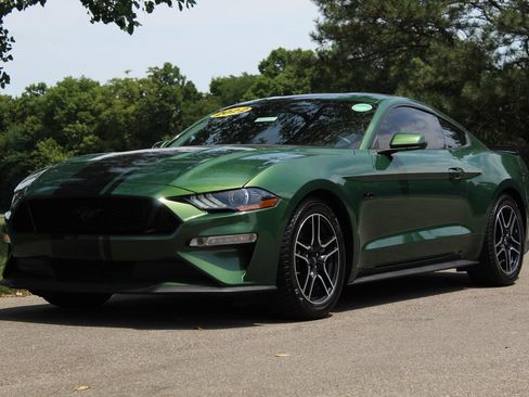 Used 2022 Ford Mustang GT Premium RWD image 4