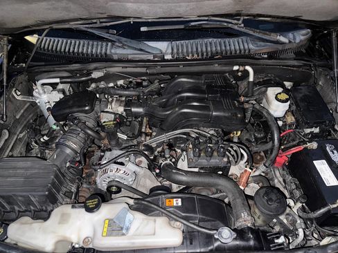 Used 2010 Ford Explorer Sport Trac XLT image 28