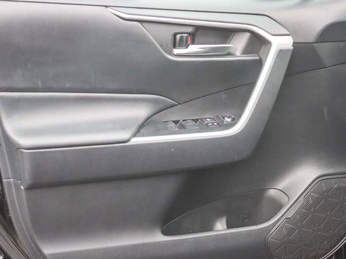 Used 2021 Toyota RAV4 XLE Premium image 20