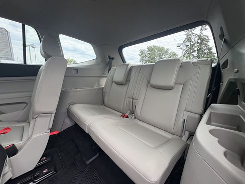 Used 2018 Volkswagen Atlas SEL w/ R-Line Package AWD/4WD image 38