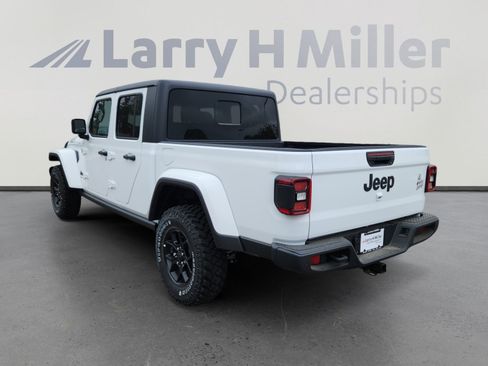 New 2025 Jeep Gladiator Willys image 4